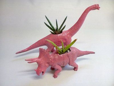利用废玩具DIY有趣的恐龙花盆