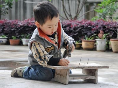 旧物利用教你怎么敲钉子不怕伤手
