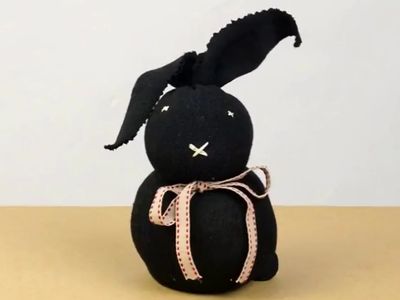使用旧袜子手工制作米袋小兔子布偶