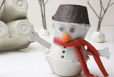 装鸡蛋纸盒diy白色小雪人儿童手工作品