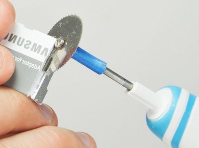 手工改造:闲置电动牙刷改装DIY手提小电锯