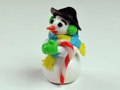 怎么做简单的粘土手工作品小雪人