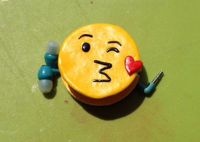 软陶制作emoji表情耳塞收线器