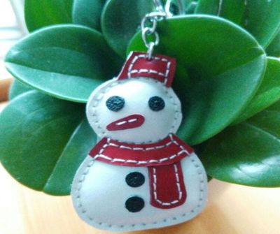 废皮做DIY可爱的雪人钥匙扣