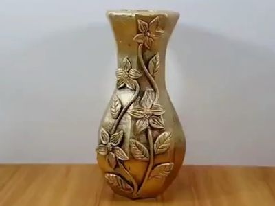 如何利用保鲜膜纸筒制作花瓶的方法教程