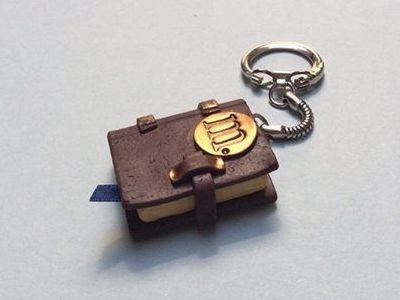 软陶制作复古封面书漂亮钥匙扣