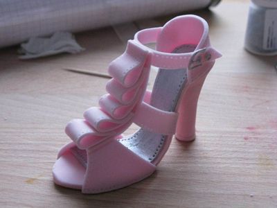 粉红色花边高跟凉鞋粘土小手工作品