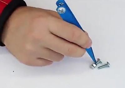 废锯条重复使用利用创意做多用小工具