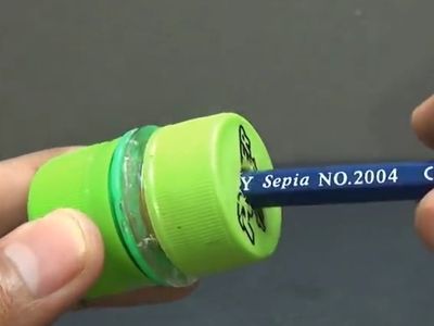 自制开学文具瓶盖削笔刀