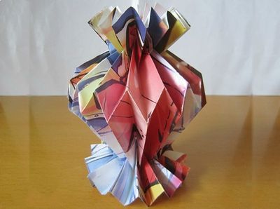 旧挂历纸旧画报折叠制作立体花瓶
