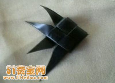 利用管道胶带编织热带小鱼