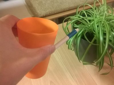 塑料杯子改造滴灌浇花喷壶