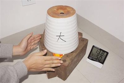 用蜡烛花盆自制简陋实用寒冬取暖器