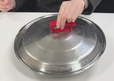 不花钱自制塑料替补锅盖拎手