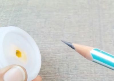 废弃塑料瓶改造DIY清洁卷笔刀