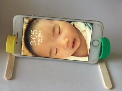 简单的化废为宝制作手机支架方法