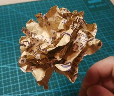 废报纸杂志二次利用小技巧:怎么做手工人造花