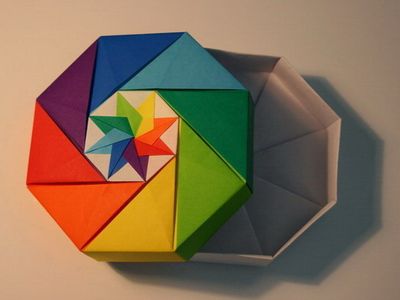 彩色组合的折纸漂亮小盒子