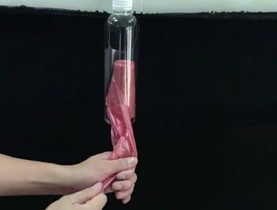 矿泉水瓶自制DIY壁挂垃圾袋收纳器