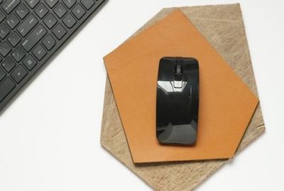 旧鼠标垫翻新改造:DIY高档的皮革鼠标垫