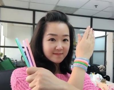 使用奶茶吸管做彩色简单手链