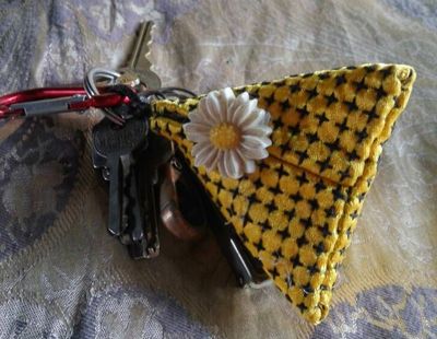 用废布做DIY粽子形钥匙圈零钱包