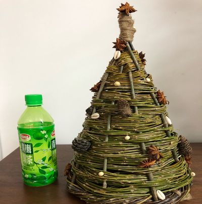 适合新手的DIY柳条编织圣诞树