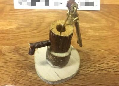 废树枝制作复古压水抽水器模型