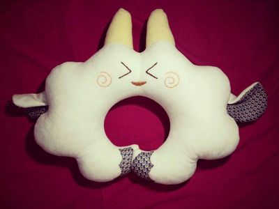 精心手工布艺制作,DIY咩咩U形枕详