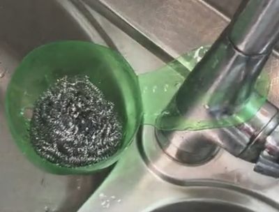 汽水瓶这样改改做洗碗布沥水小兜