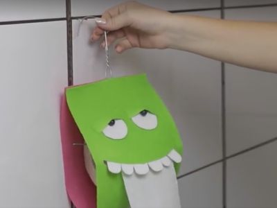 DIY恶搞吐舌小怪壁挂抽纸筒