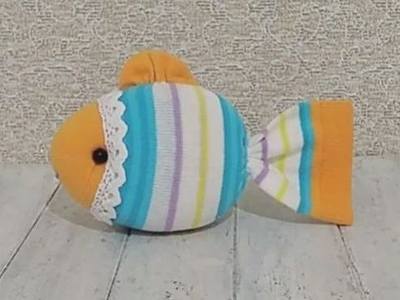 DIY袜子娃娃的方法，袜子动物彩条鱼做法图解