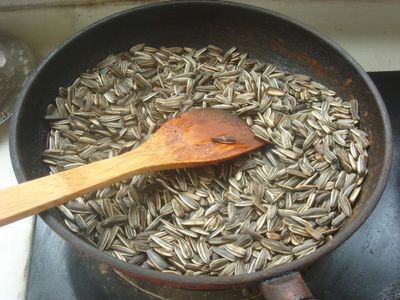 废物利用奶粉桶制作实用diy家用炒瓜子机
