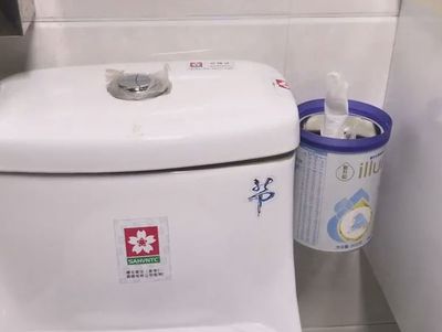 奶粉桶一刀改下去秒变侧挂卫生纸筒架