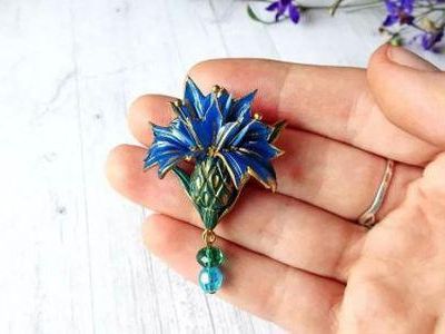 DIY软陶花卉饰品,唯美的矢车菊胸针