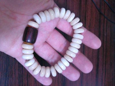 DIY牛骨头手链:人造牛骨佛珠制作教程