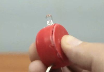 用瓶盖做DIY钥匙扣小手电筒