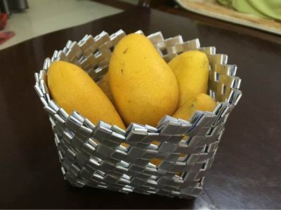 发挥牛奶盒用途做清新实用收纳篮