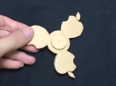 怎样做苹果LOGO三叶手指尖陀螺