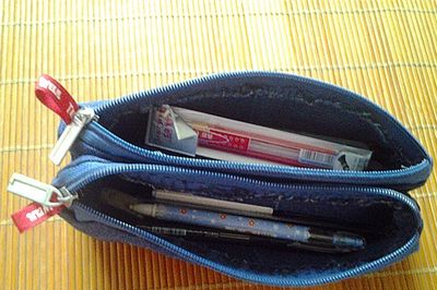 旧衣服再利用:DIY很实用的牛仔布文具盒