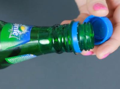 饮料瓶口巧妙运用做玻璃瓶液体密封盖子