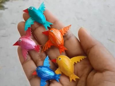 使用开心果壳制作可爱的彩色小小鸟