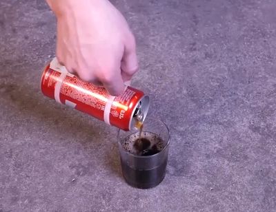 易拉罐巧改DIY提壶饮料瓶