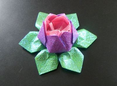 DIY珠光纸三色折纸荷花