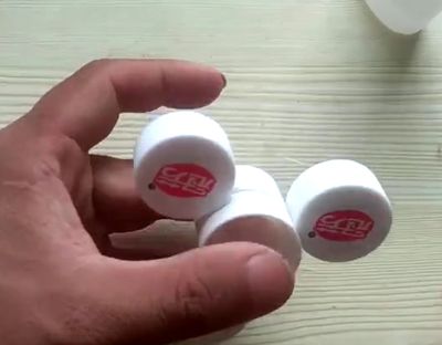 打造DIY瓶盖三叶手指陀螺