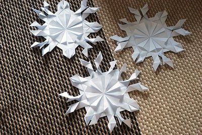 怎么折纸折雪花形圣诞节手工饰品