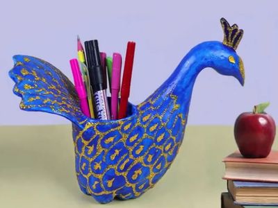 教你怎样用废饮料瓶做DIY孔雀开屏笔筒