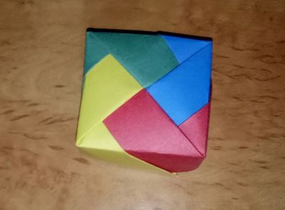 折纸制作简单的风车四色礼物盒
