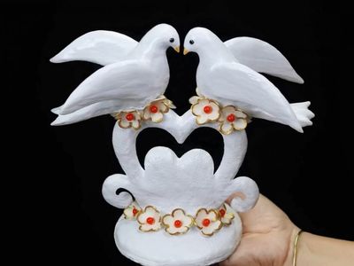 使用废泡沫塑料制作和平鸽雕塑摆件作品