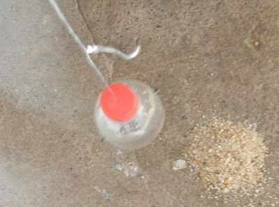 用矿泉水瓶diy钓鱼打窝器的做法
